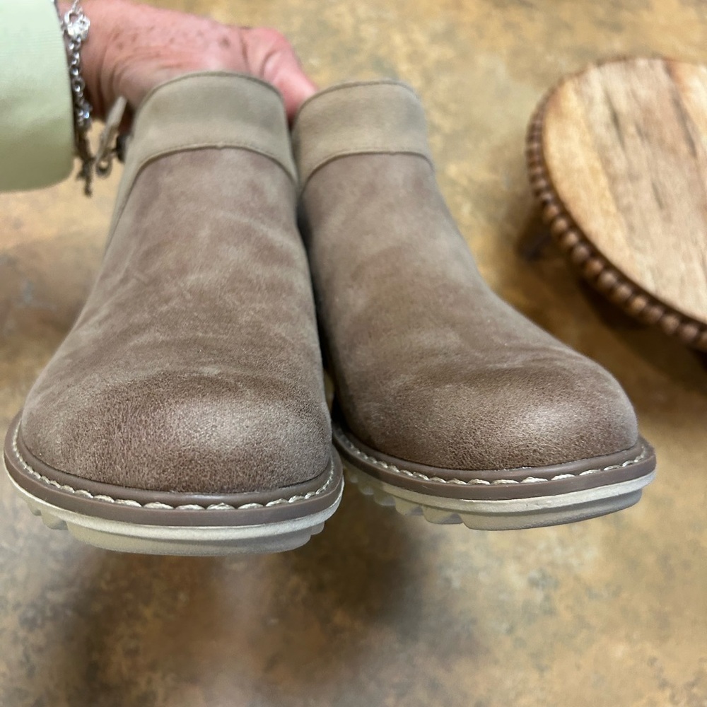 Skechers Arch Fit Mojave-Indefinate Ankle Boots - Picture 13 of 14
